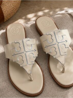 Tory Burch Cream and blue Leather Logo Thong Sandals sz 8